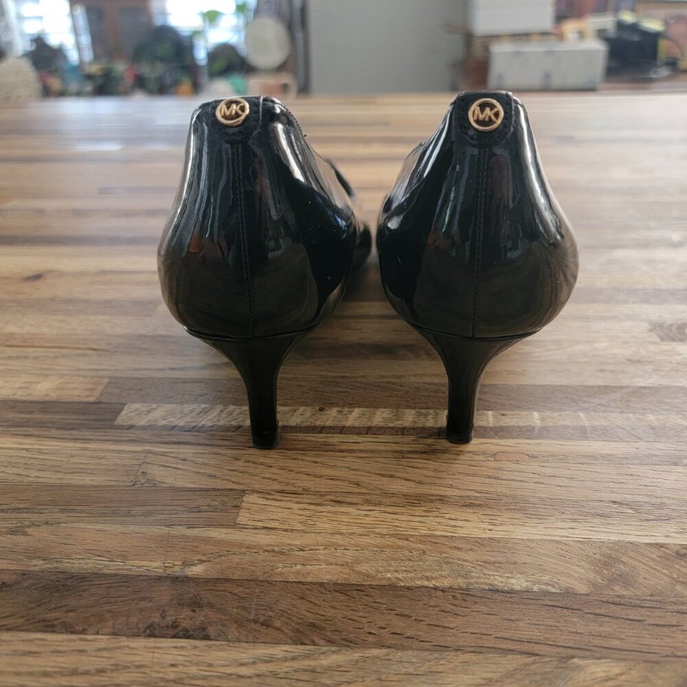Michael Michael Kors Alina Flex pump in black patent leather. - Picture 8 of 16